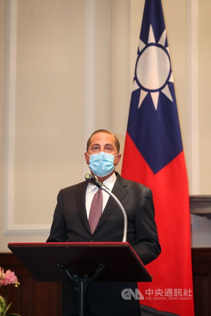 美國衛生部長艾薩(圖)訪台,他在接受美國有線電視新聞網專訪時表示,此行是為在國際公衛社會支持台灣。圖為艾薩10日至總統府會見總統蔡英文。(中央社檔案照片)