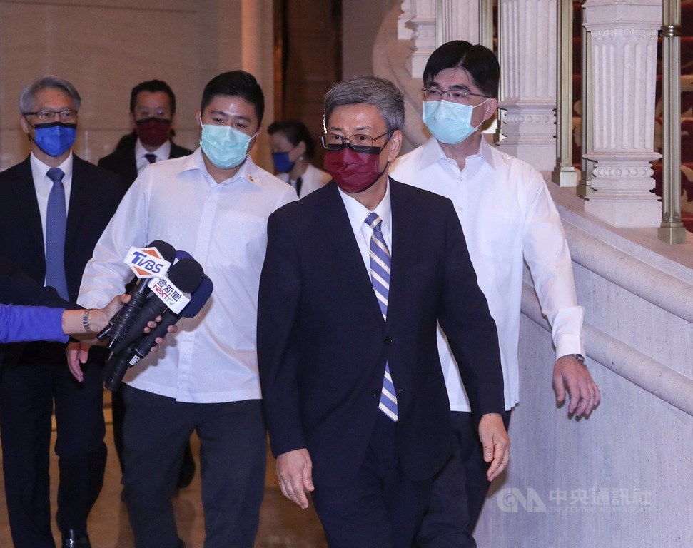 美國衛生部長艾薩(Alex Azar)率團訪台,前副總統陳建仁(前)11日在台北美福大飯店出席午宴。中央社記者裴禛攝 109年8月11日