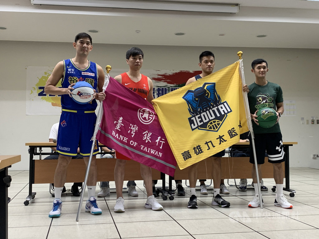 2020夏季籃球挑戰賽31日將開打,SBL共有台啤、裕隆、台銀、九太4支勁旅參與,13日舉行誓師大會,各隊都派出王牌球星與會。中央社記者龍柏安攝 109年8月13日