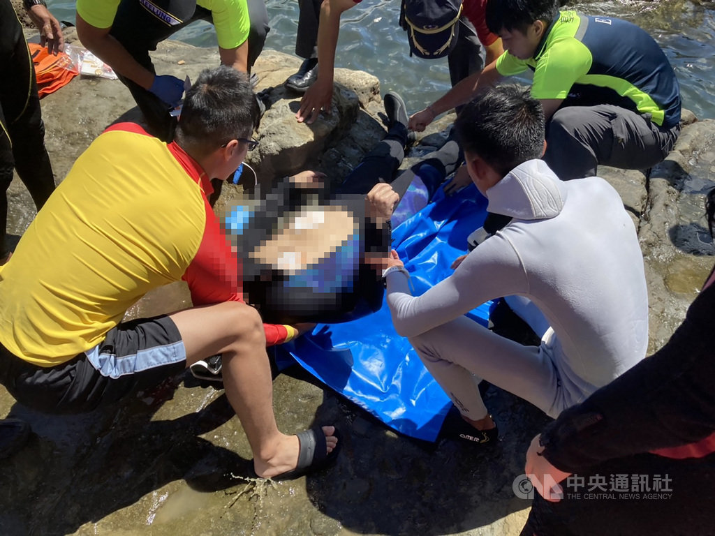 新北市一名43歲蘇姓男子13日前往基隆市潮境公園海域參加潛水課程卻不幸溺水,經送醫急救仍宣告不治,確切事發過程仍有待警方調查釐清。(讀者提供)中央社記者王朝鈺傳真 109年8月13日