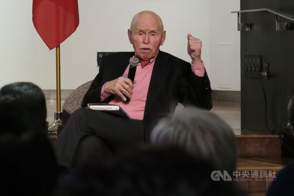 紐約大學法學院教授孔傑榮美東時間12日說,壹傳媒創辦人黎智英被捕只是開端,日後可能遭「送中」受審。圖為孔傑榮2月26日出席駐紐約辦事處座談會。中央社記者尹俊傑紐約攝 109年8月13日