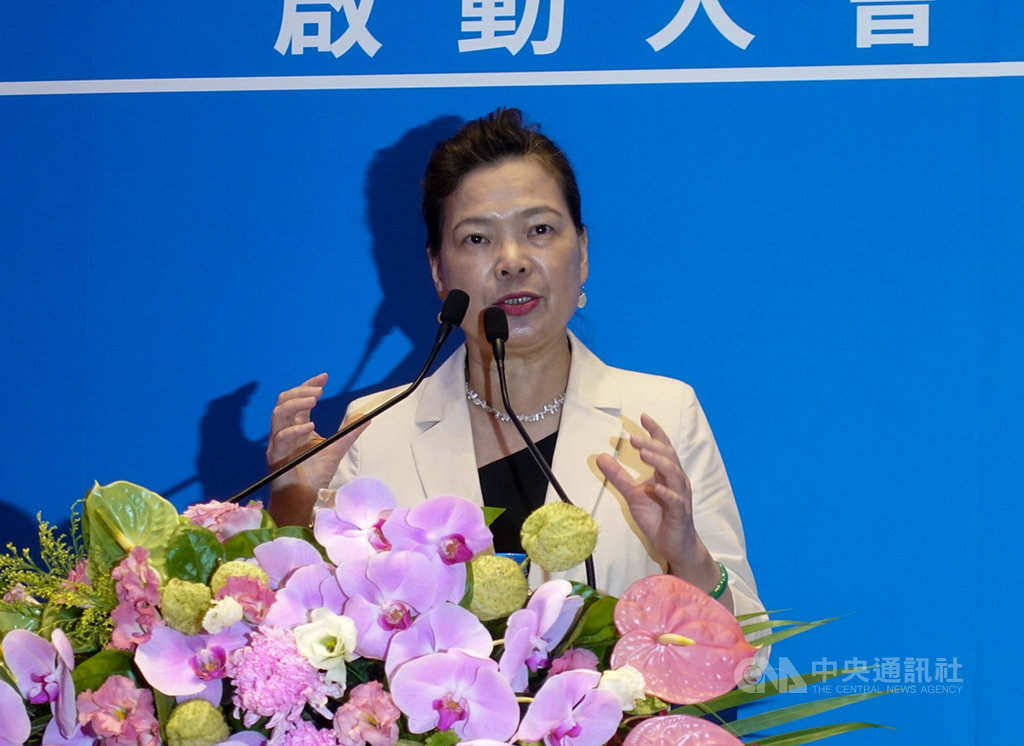 經濟部長王美花14日表示,經濟部會盡快向行政院提報所需預算,初估製造業第3季所需補貼金額為新台幣1 00、200億元,會展產業是20、30億元。中央社記者梁珮綺攝 109年8月14日