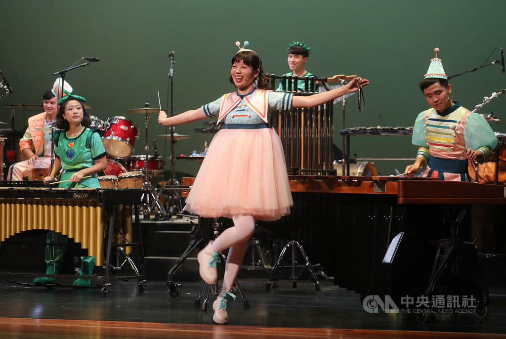 朱宗慶打擊樂團2020年豆莢寶寶兒童音樂會「Bling Bling大冒險」將展開全台巡演,14日在台北城市舞台彩排,盼透過演出,帶領大、小朋友感受擊樂魅力。中央社記者裴禛攝 109年8月14日