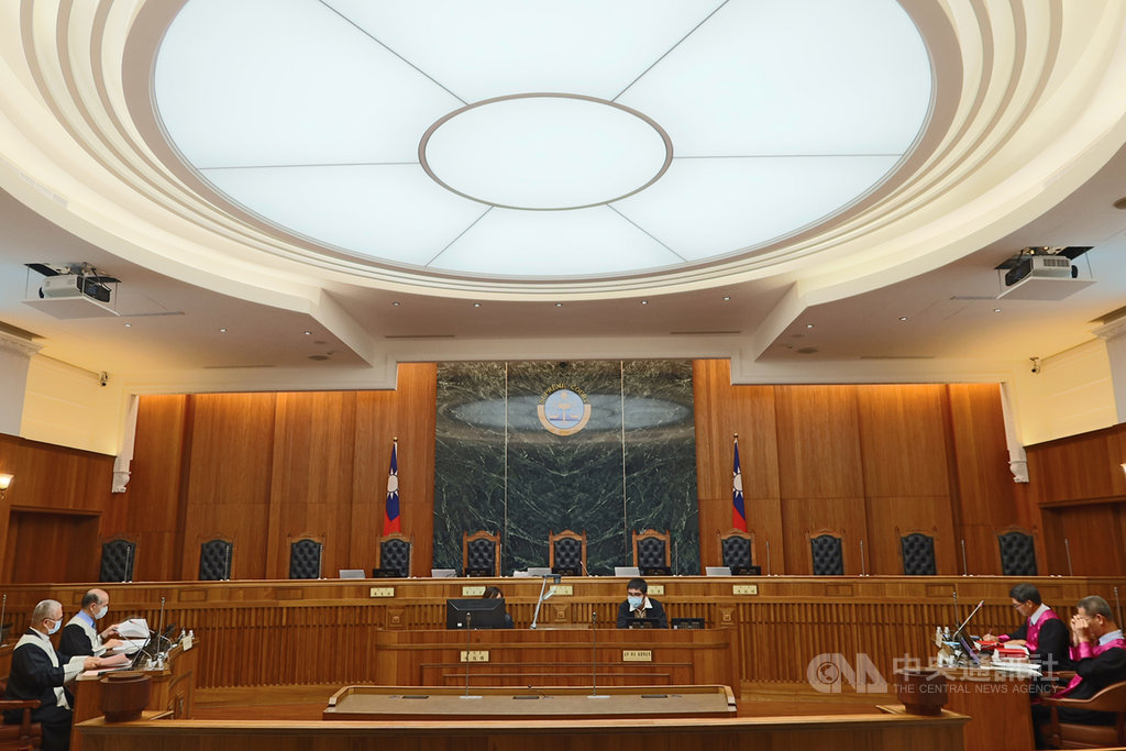 前台東縣長黃健庭被控立委任內收賄,更一審認定不構成貪污,僅依商會法等判刑5月。經上訴,最高法院14日召開辯論庭,讓檢辯雙方就法律爭點陳述意見。中央社記者蕭博文攝 109年8月14日
