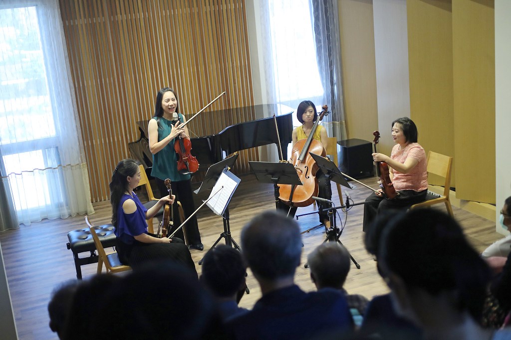 NSO國家交響樂團的團員陳逸群(左起)、陳怡茹、李思琪與蘇品維演出「漫步布拉格」音樂會。