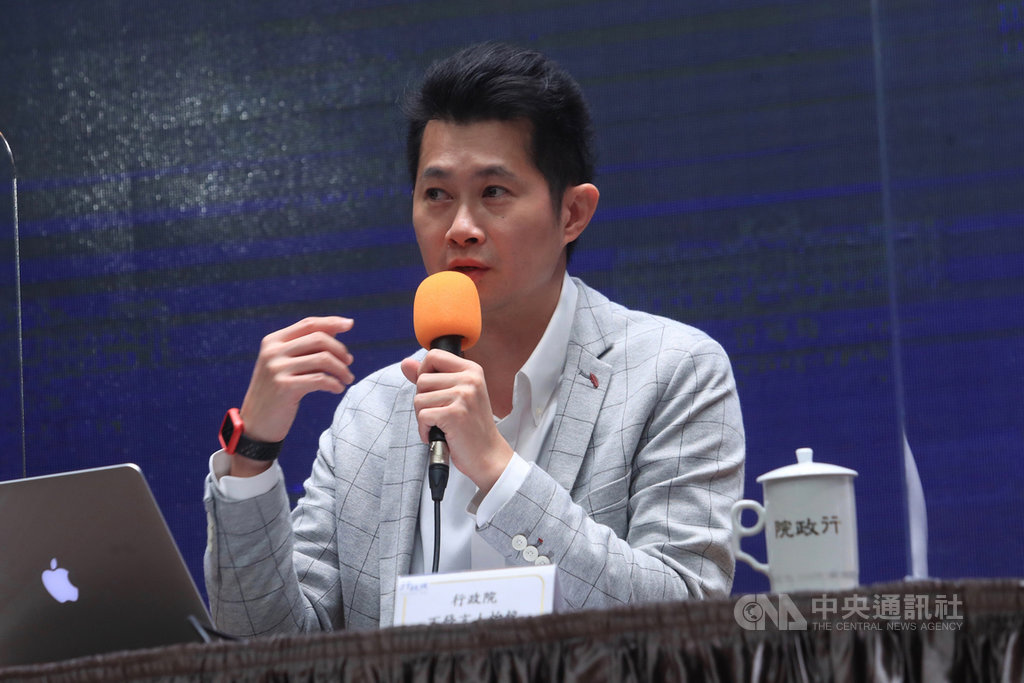 行政院院會後記者會20日上午在行政院新聞中心舉行,由發言人丁怡銘(圖)主持,回應媒體提問。中央社記者吳家昇攝 109年8月20日