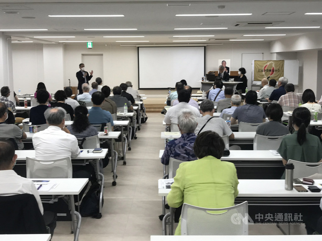 前總統李登輝7月30日辭世,享耆壽98歲。日本李登輝之友會22日邀「李登輝秘錄」一書作者、產經新聞論說委員河崎真澄演講。中央社記者楊明珠東京攝 109年8月22日
