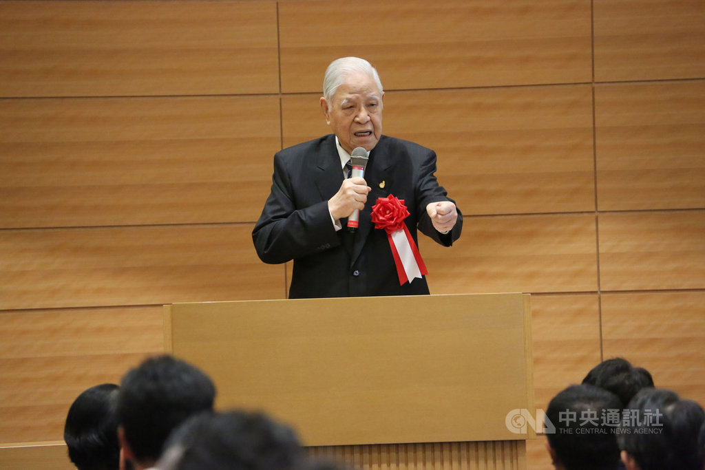 前總統李登輝2015年7月22日在日本眾議院議員會館以日語演講時說:「我能為台灣做事的時間大約只剩5年,為了打造更成熟的民主社會,想把餘生獻給台灣。」中央社記者楊明珠東京攝 109年8月23日
