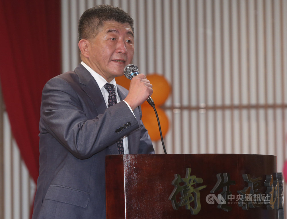 「第7屆優良暨資深典範護理人員頒獎典禮」25日在衛福部舉行,中央流行疫情指揮中心指揮官陳時中說,彰化萬人血清抗體研究先前不斷對社會報告引發討論,現在卻蓋牌引發爭議,盼研究者負責任、說清楚,且盼不必要的爭議盡早落幕。中央社記者鄭傑文攝 109年8月25日