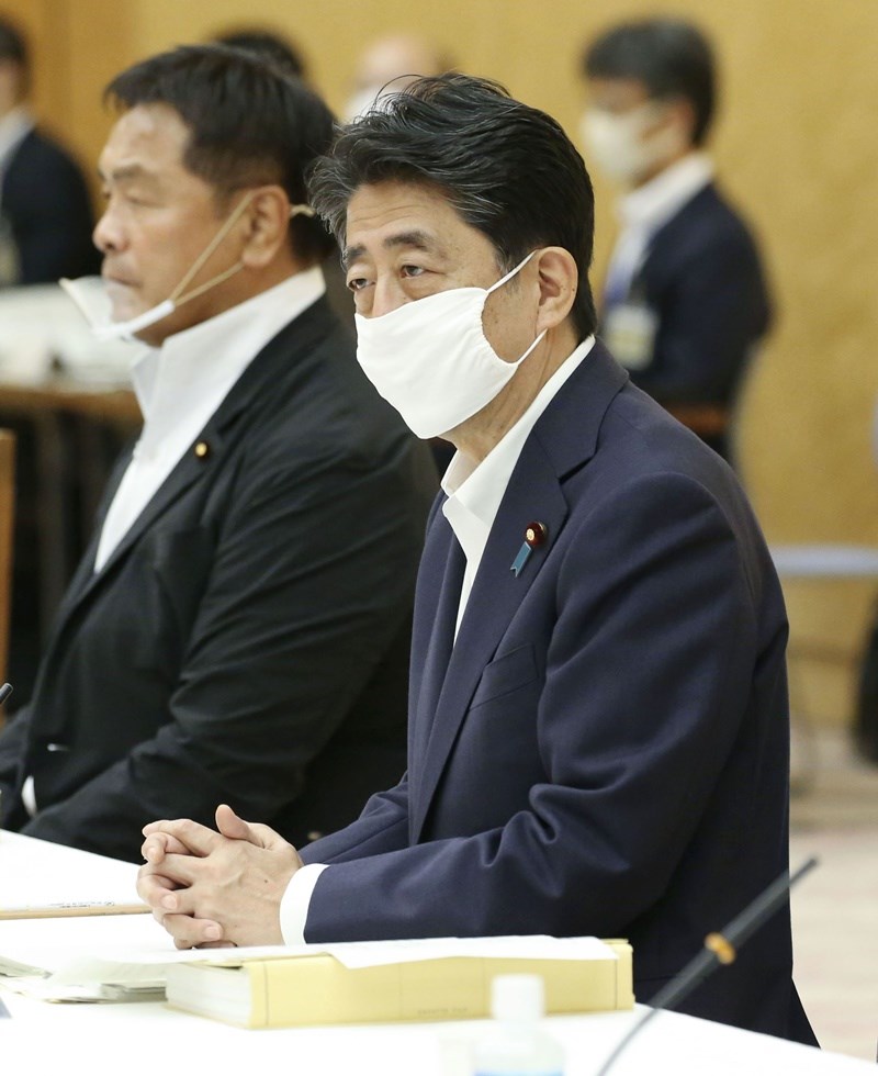 日本首相安倍晉三(前)因宿疾潰瘍性大腸炎惡化,為免影響國政,他打算宣布辭職。(共同社)