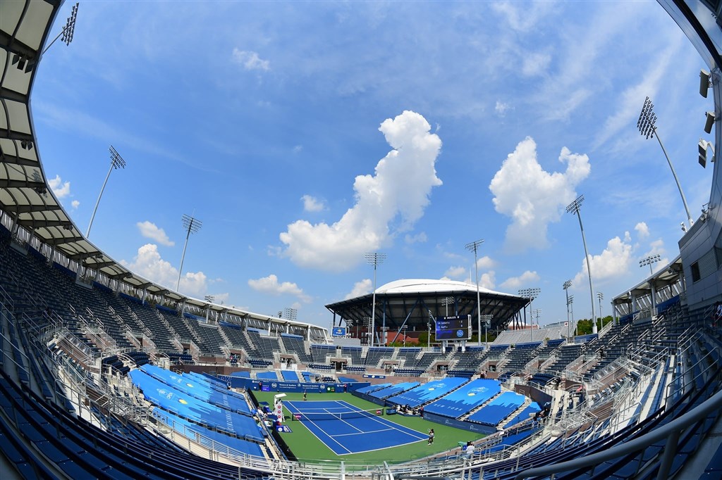 美國非裔男子遭警察從背後開槍事件在體壇掀起棄賽潮,ATP/WTA西南公開賽主辦單位宣布27日的賽事喊卡。圖為西南公開賽球場。(圖取自facebook.com/cincytennis)