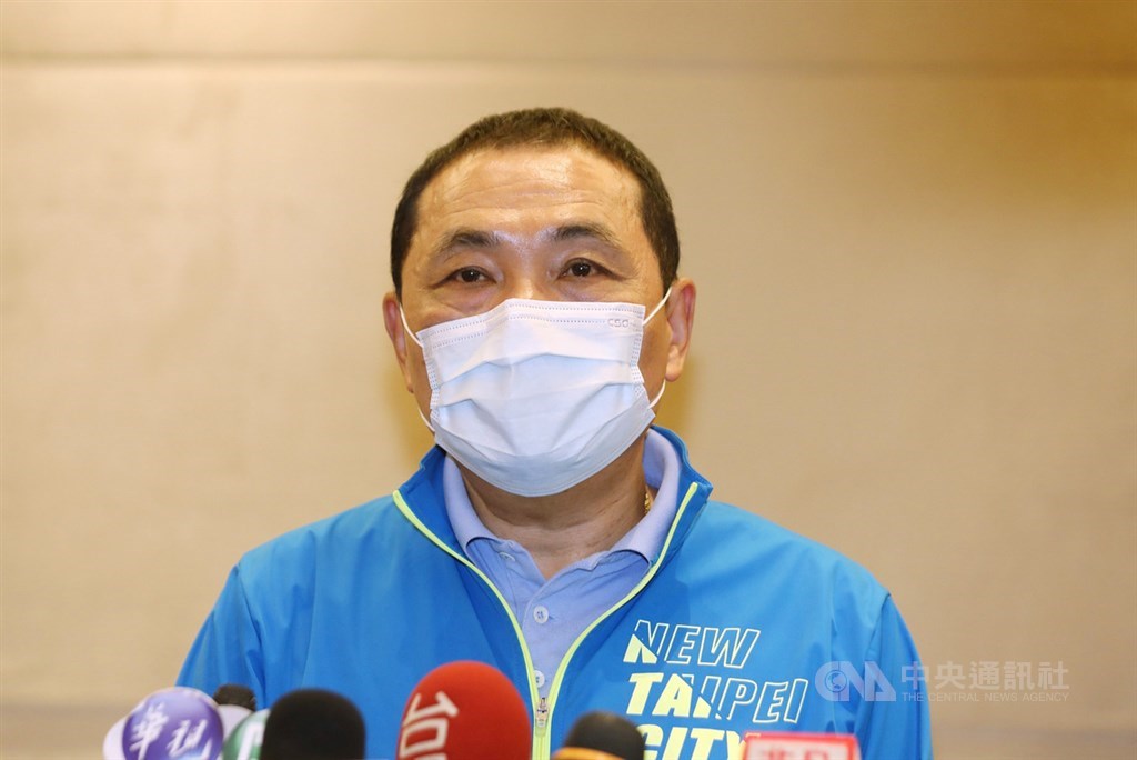 政府將放寬含瘦肉精美國豬肉和30月齡以上美國牛肉進口。新北市長侯友宜31日表示,他不會為反對而反對,政府只要說清楚,人民健康能守得住,人民可以接受,「我會跟人民站在一塊」。中央社記者王鴻國攝 109年8月31日