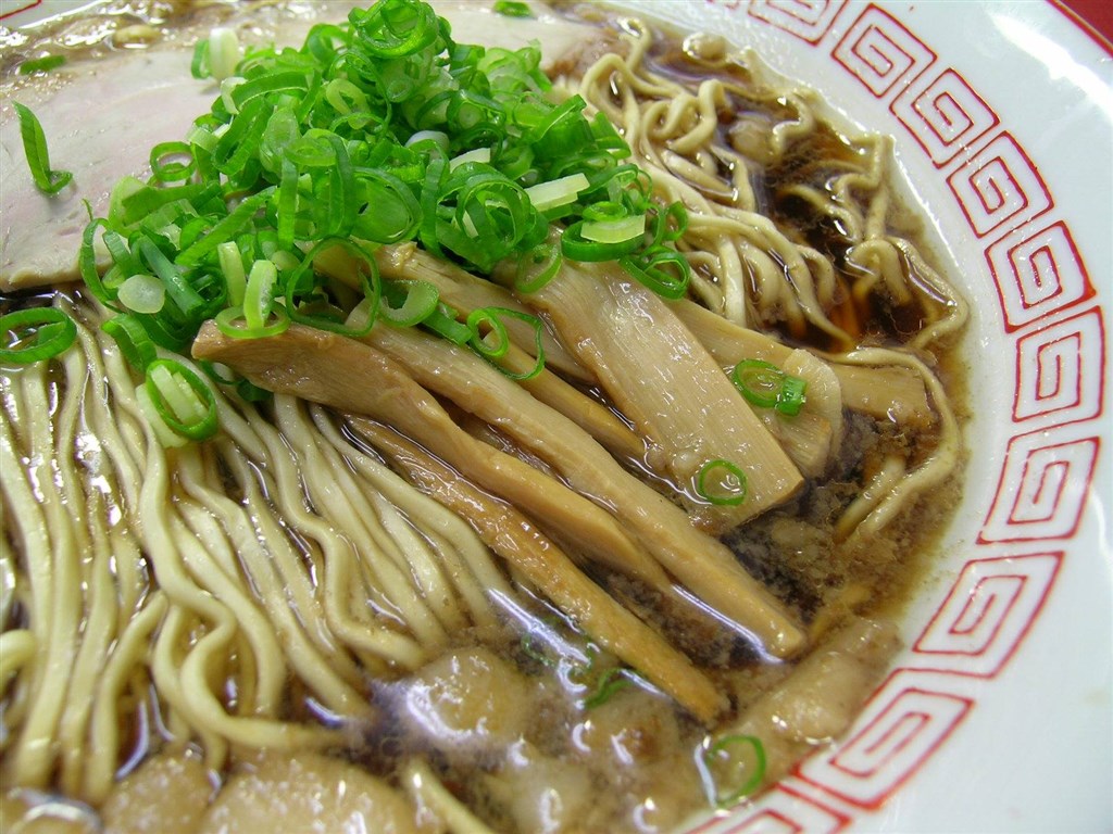 日本廣島尾道以「尾道拉麵」著名,發明者其實是台灣人。圖為尾道拉麵。(圖取自facebook.com/ononavi.jp)
