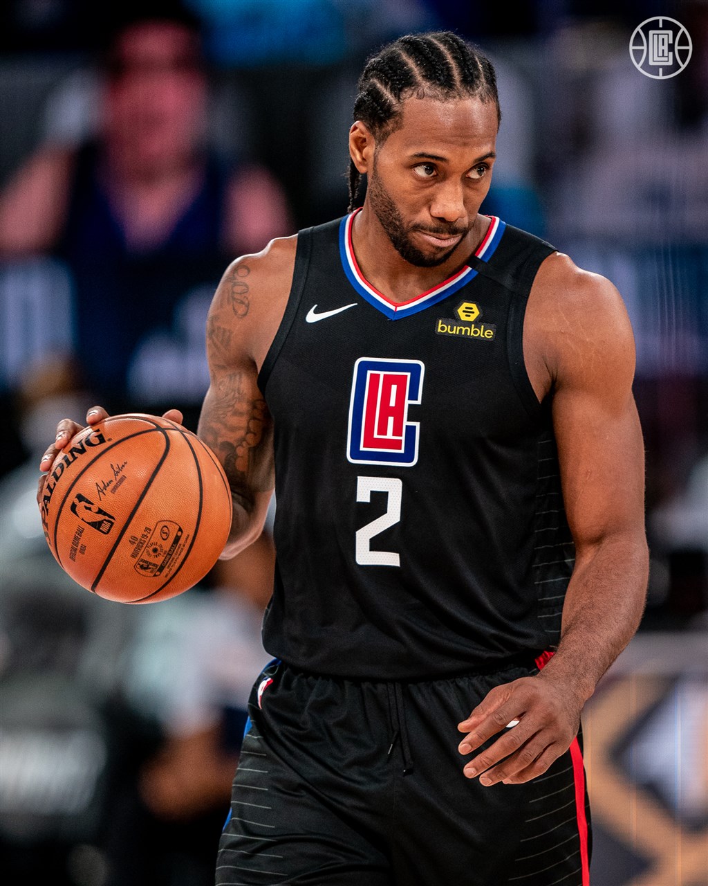 美國職籃NBA季後賽首輪第6戰,洛杉磯快艇30日以111比97擊敗達拉斯獨行俠。快艇當家球星雷納德發威,攻下全隊最高33分。(圖取自twitter.com/LAClippers)