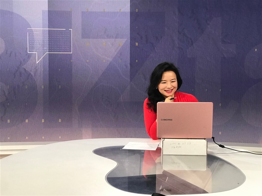 澳洲外交部長潘恩31日表示,在中國官媒中國環球電視網擔任主播的澳洲公民成蕾(圖)已遭中國當局拘留長達2週。(圖取自twitter.com/ChengLeiCGTN)