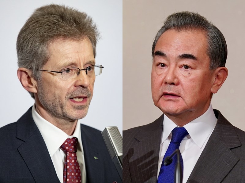 中國外長王毅(右)聲稱要捷克參議院議長維特齊(左)為訪台「付出沉重代價」,捷克學者認為,中方的發言已引發捷克外長召見中國大使等罕見強烈反應,這是在「反抗中共的流氓行徑」。(左圖取自twitter.com/SenatCZ、右圖取自中新社)