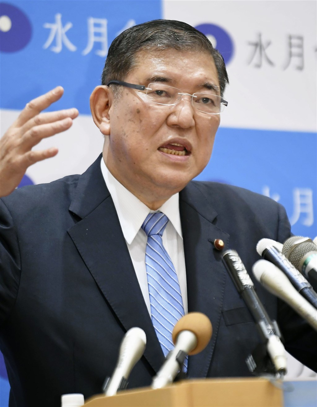 日媒民調顯示最適合擔任下屆首相的自民黨前幹事長石破茂,面對自民黨決定不舉行黨員投票,選情對己不利,1日仍宣布參選自民黨總裁。(共同社)