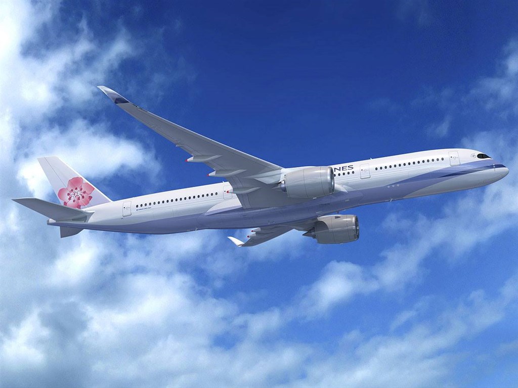 華航2日宣布,3日起陸續恢復大阪、福岡、名古屋等3條日本客運航線。(圖取自facebook.com/chinaairlines.travelchannel)