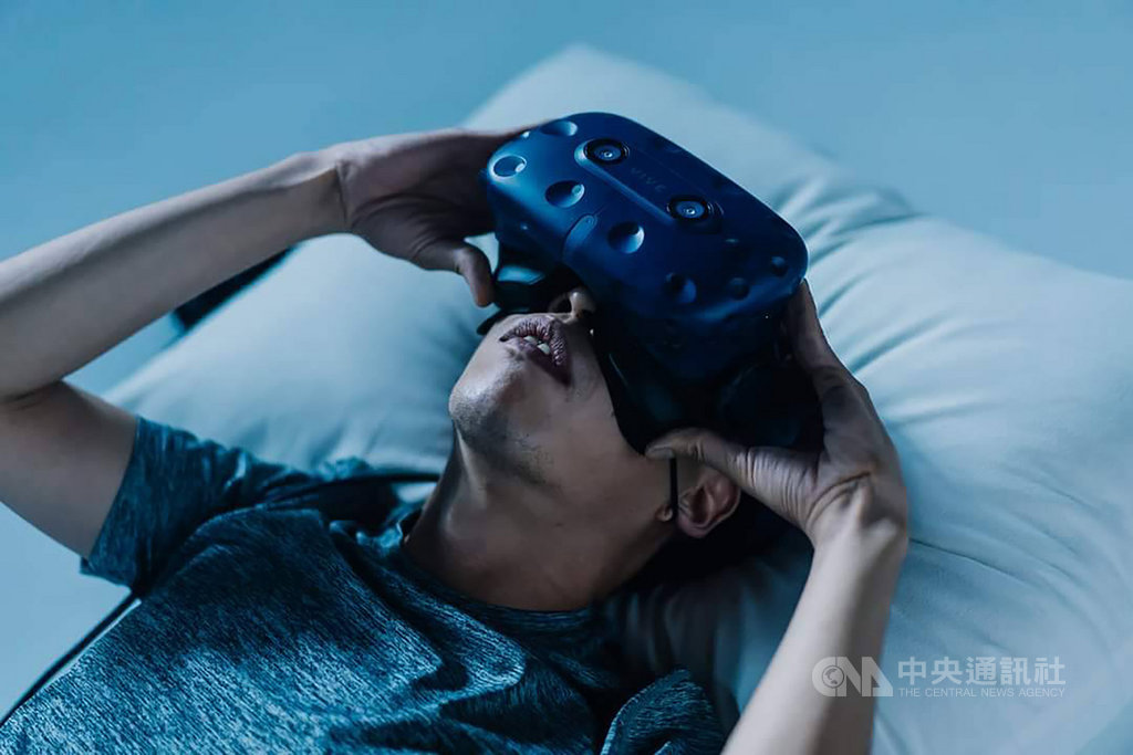 C-LAB台灣聲響實驗室今年推出年度製作「色度:賈曼計畫」,實驗室總監林經堯受訪表示,將透過聲音、VR,帶領觀眾進入英國前衛藝術家賈曼的色度世界,闡述他從顏色體悟出的人生哲學。(C-lab台灣聲響實驗室提供)中央社記者鄭景雯傳真 109年9月3日