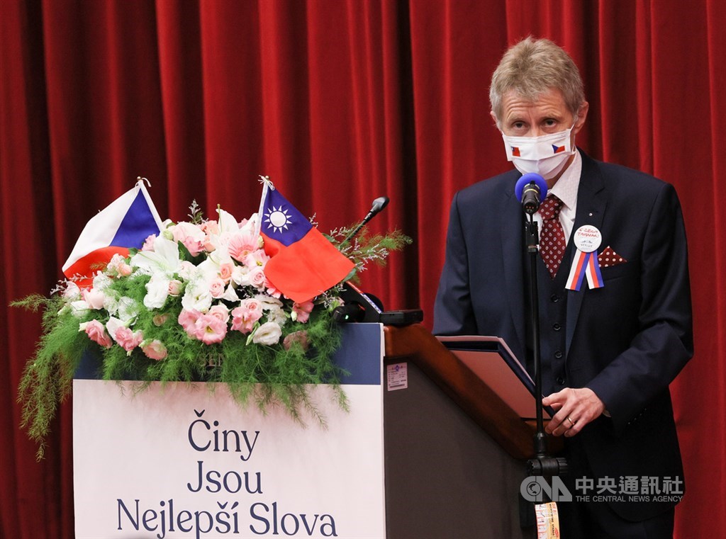 捷克參議院議長維特齊(Miloš Vystrčil)8月31日參訪政治大學並發表專題演講,分享自由、民主與台捷經濟合作。中央社記者謝佳璋攝 109年8月31日