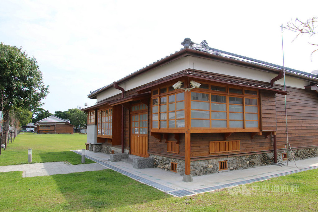 台東市民權里日式宿舍群(圖)將舉辦「經典老建築再現工作營:小舞壁工法再現」,希望傳承台東在地文化,保存在地記憶。(台東縣政府提供)中央社記者李先鳳傳真 109年9月7日
