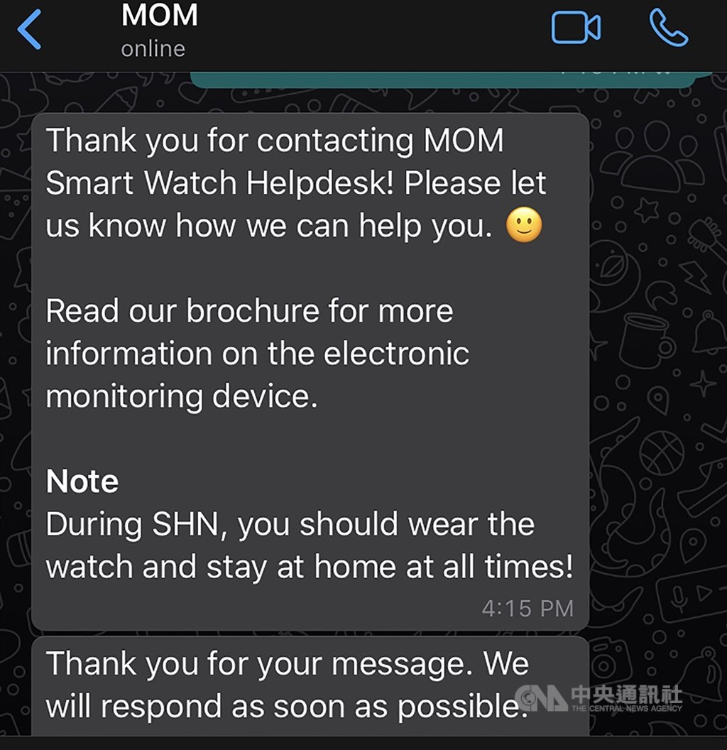 新加坡以科技防疫聞名,入境者在抵達隔離地點後可利用訊息服務WhatsApp啟動追蹤用的「電子錶」。中央社記者侯姿瑩新加坡攝 109年9月7日