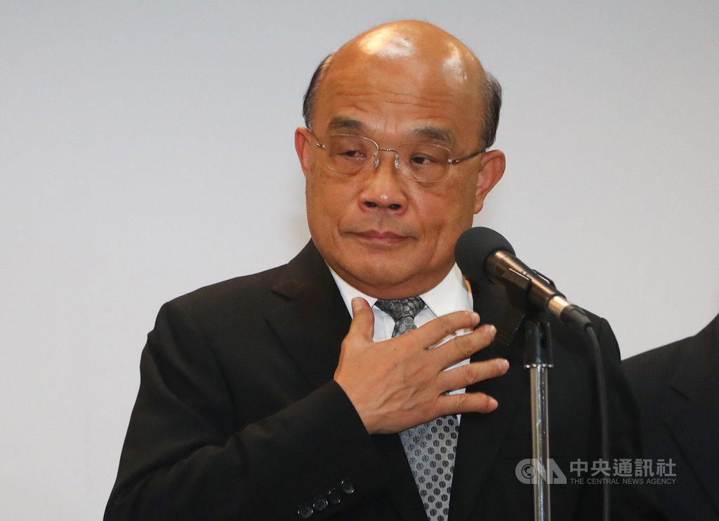 總統府發言人丁允恭遭爆醜聞,已請辭獲准。行政院長蘇貞昌(圖)9日出席活動前受訪時表示,對於他的才華與過去努力感到可惜,也提醒年輕人有些行為要多警惕。中央社記者王騰毅攝 109年9月9日