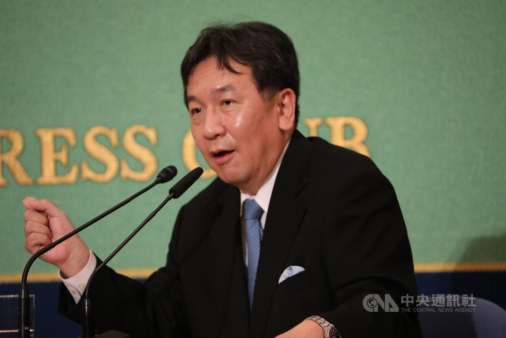 日本兩大在野黨整合將組新政黨,10日選出新黨魁,參選人之一的立憲民主黨黨魁枝野幸男9日在日本記者俱樂部的討論會上說,長期政權結束的這個時機,在野黨集結勢力是順應時代所需。中央社記者楊明珠東京攝 109年9月9日