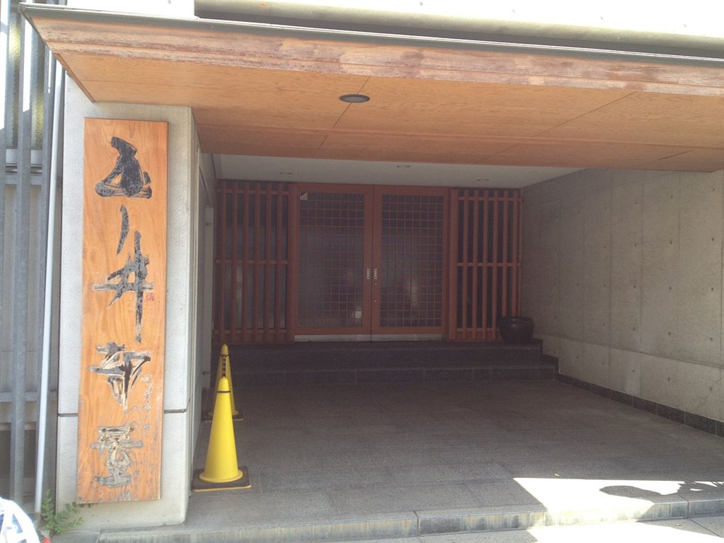 東京都足立區的大相撲玉之井部屋(圖)18名大相撲力士群聚感染。(圖取自維基共享資源;作者:FourTildes,CC BY-SA 3.0)