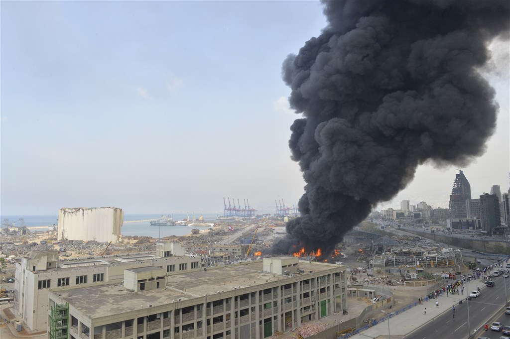 黎巴嫩首都貝魯特8月才發生大爆炸,港區10日又發生一場大火。(安納杜魯新聞社)