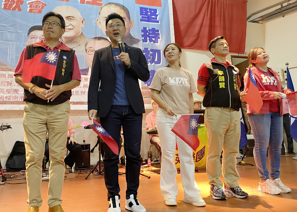 國民黨主席江啟臣12日晚間出席由黃復興黨部所舉辦的「復興啟程聯歡晚會」,對於中國央視旗下「央視頻」稱前立法院長王金平參加海峽論壇「求和」一事,媒體詢問是否可能取消參加,江啟臣表示,不排除任何打算。中央社記者劉冠廷攝 109年9月12日