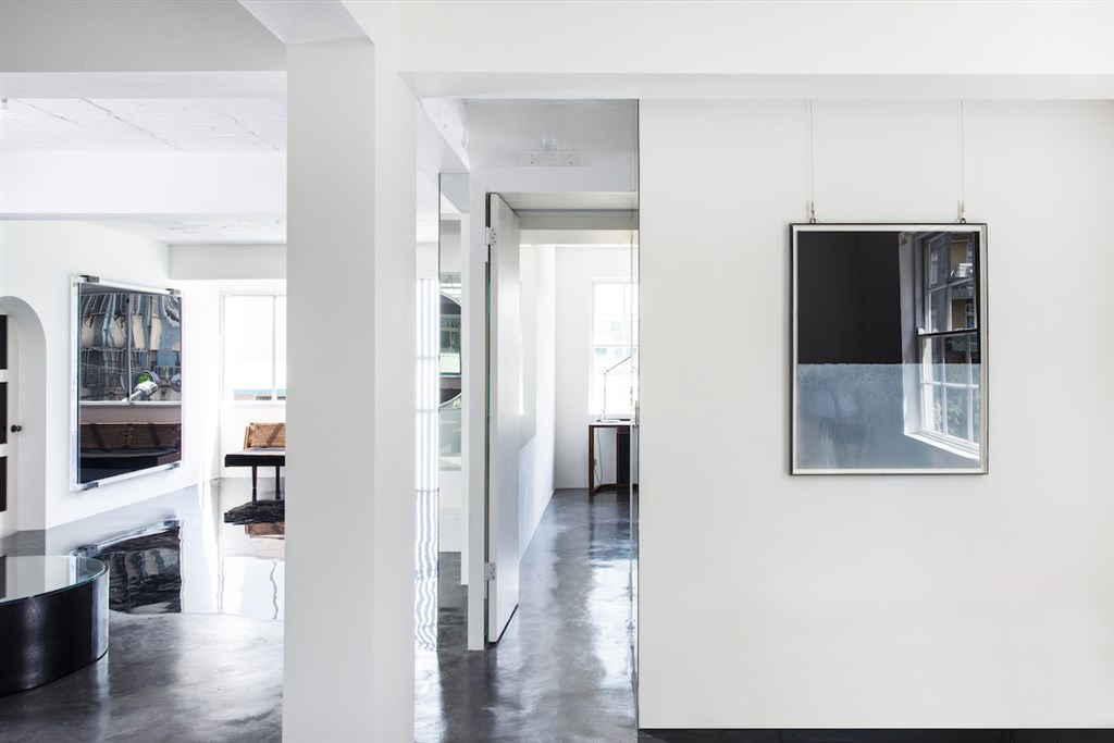 Room 石油之屋,展示當代藝術家周世雄先生著名的石油畫創作系列以及從油品工廠得到靈感的空間裝置藝術,並與居家空間結合。(圖取自2020打開台北官方網頁opentaipei.org)