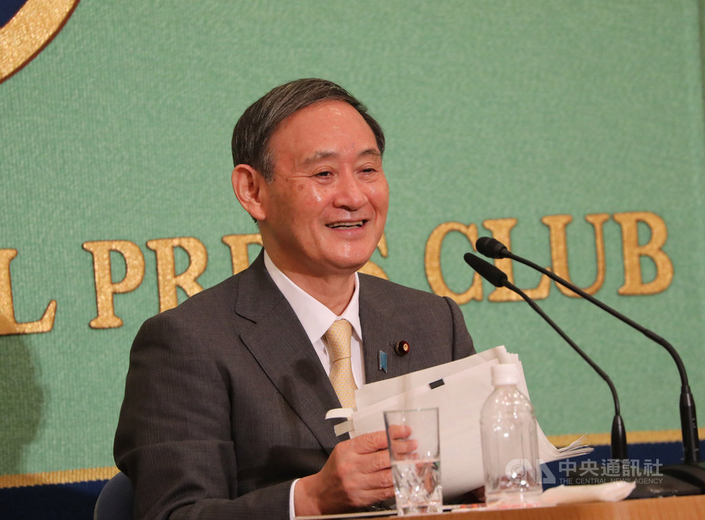 日本執政黨自由民主黨14日舉行總裁(主席)選舉,3名候選人當中,外界預估內閣官房長官菅義偉可能成為首相安倍晉三接班人。圖為菅義偉12日出席東京的一場討論會。中央社記者楊明珠東京攝 109年9月14日