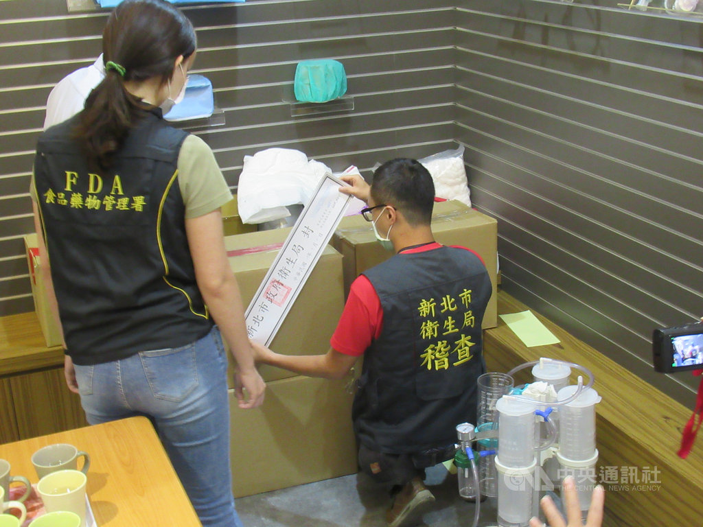 新北市政府衛生局查獲勤達醫療器材公司涉進口中國生產的口罩,移送檢調偵查,初步已封存6萬片。(衛生局提供)中央社記者王鴻國傳真 109年9月15日