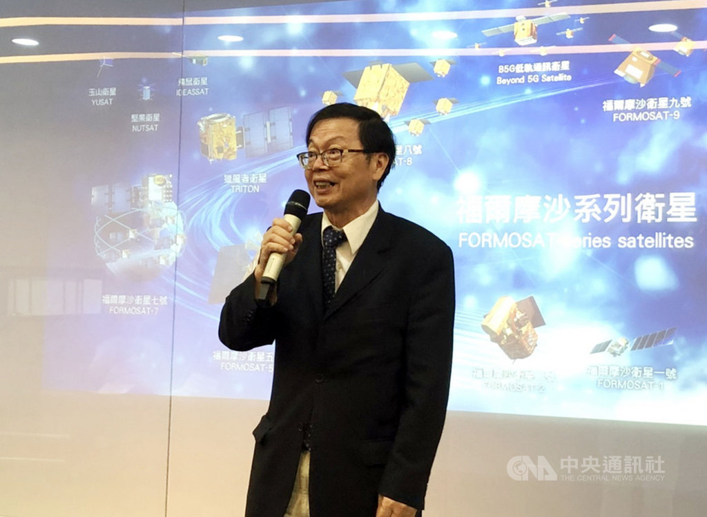 國研院太空中心15日展示自主發展的衛星操控系統XPSOC,國研院院長吳光鐘表示,這是集10年來太空中心與協力廠商的能量,目前系統可完全取代國外商用系統,執行福衛七號操作至今,可靠度達99.9%。中央社記者蘇思云攝 109年9月15日