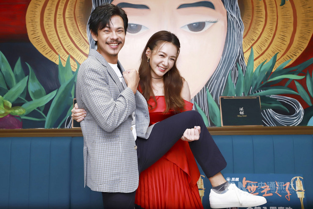 演員李又汝(右)、孫綻(左)於社會寫實劇「無主之子」中演技出色,分別入圍第55屆電視金鐘獎迷你劇集(電視電影)女主角獎、男配角獎。(民視提供)中央社記者葉冠吟傳真 109年9月15日