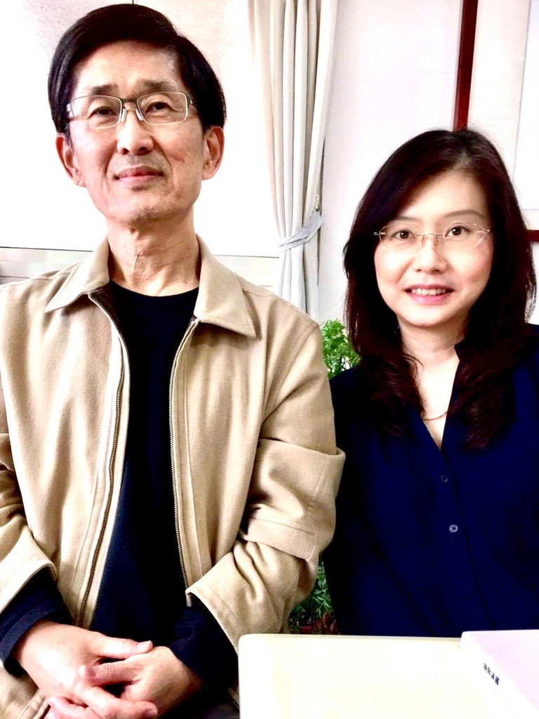 鋼琴家葉青青(右)策劃「秋天的故事」音樂會,以詩人陳義芝(左)詩選與台灣作曲家歌樂創作演出,希望透過音樂會推廣中文藝術歌曲,展現詩作另一種音韻之美。(詠樂集提供)中央社記者趙靜瑜傳真 109年9月16日