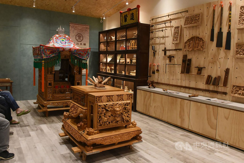 台南市中西區神農街「永川大轎」工作坊,已成神轎界重要品牌,老宅如今還闢設展示空間,讓人一窺神轎如何從無到有。(台南市政府文化局提供)中央社記者張榮祥台南傳真 109年9月17日