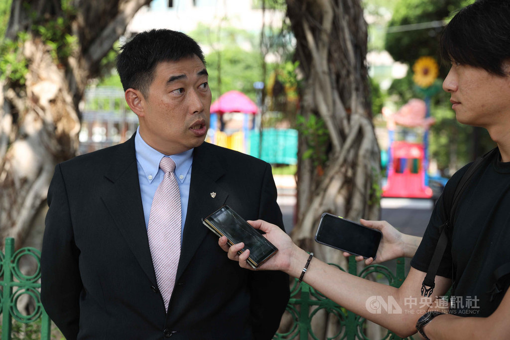 國民黨全代會日前決定將黨產捐出做公益,國民黨考紀會主委葉慶元(圖)17日下午赴黨產會協商。中央社記者游凱翔攝 109年9月17日