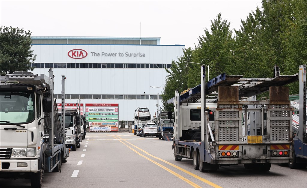 韓國汽車製造商起亞汽車公司位於京畿道光明市所下里工廠員工確診武漢肺炎,包括員工及家屬至少已有11人確診,產線也因此暫停運作。(韓聯社)