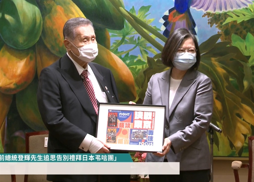 總統蔡英文(右)18日接見前日本首相森喜朗(左)。(圖取自facebook.com/tsaiingwen)