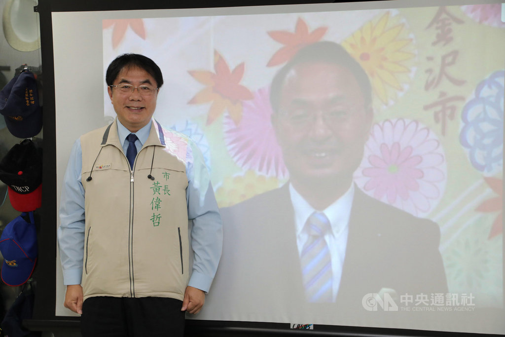 台南市長黃偉哲(圖)18日和日本金澤市長山野之義視訊會談,相約疫情趨緩後見面。(台南市政府提供)中央社記者張榮祥台南傳真 109年9月18日