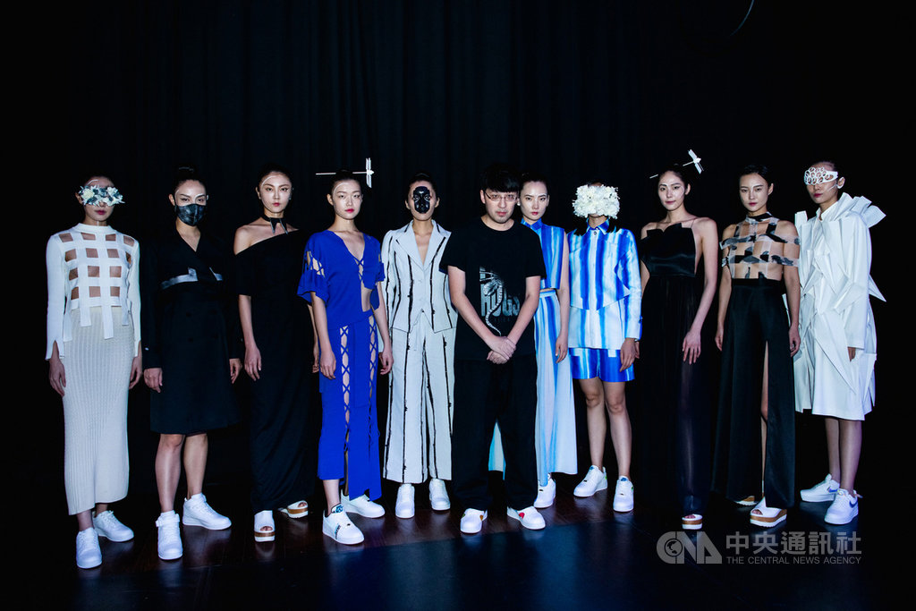 受疫情影響,詹朴自創品牌APUJAN 2021春夏倫敦時裝秀18日首次以影像方式發表。(APUJAN提供)中央社記者戴雅真倫敦傳真 109年9月18日