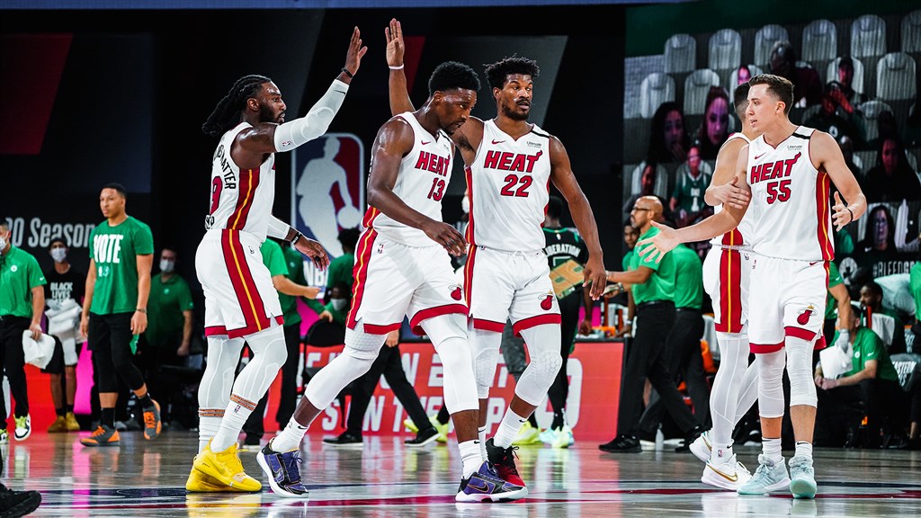 NBA美國職籃邁阿密熱火18日克服最多17分落後,終場106比101逆轉擊敗波士頓塞爾蒂克,在東部決賽取得2比0領先。(圖取自twitter.com/MiamiHEAT)