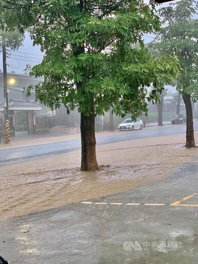 高市滂沱大雨大社區時雨量逾70毫米零星積水 地方 中央社cna