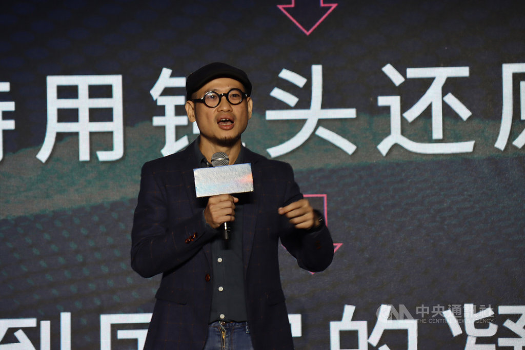 2020年海峽論壇的活動上,到武漢發展的台灣導演薛穎穜分享他留在武漢與當地民眾一同面對疫情,並以此創作歌曲、微電影的故事。中央社記者張淑伶廈門攝 109年9月19日