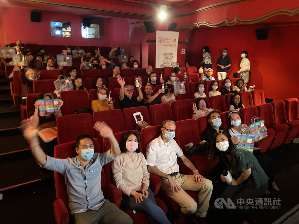 第三屆巴黎台灣電影節18日開幕。電影節創辦人王慧茹希望法國觀眾從不同方面了解台灣本土文化,因此與台灣餐廳、茶館及台啤合作,帶來視覺與味覺的饗宴。中央社記者曾婷瑄巴黎攝 109年9月18日
