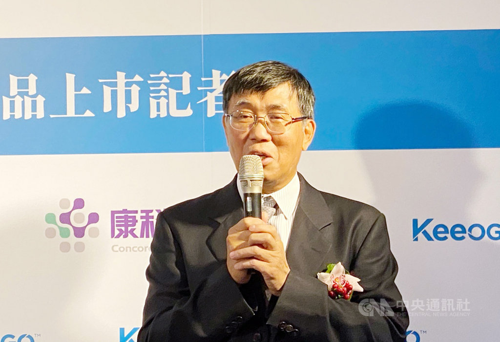 代工廠緯創旗下緯創醫學科技總經理黃俊東21日宣布,外骨骼機器人Keeogo已獲得衛福部醫療器材許可證,即日起將應用於臨床復健治療。中央社記者吳家豪攝 109年9月21日