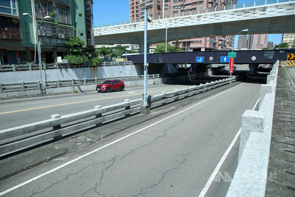 台中鐵路高架化完工後,中市府推動地下道填平,其中南區五權路地下道填平工程21日開工,預計民國110年5月完工。(台中市政府提供)中央社記者蘇木春傳真 109年9月21日