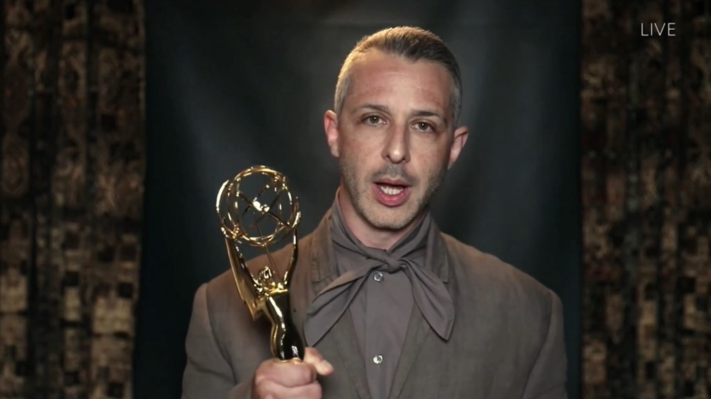 傑瑞米史壯獲第72屆艾美獎戲劇類最佳男主角。(圖取自facebook.com/televisionacad)